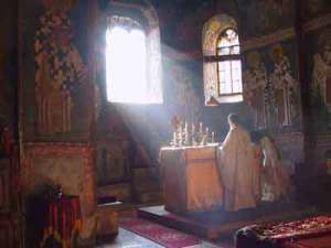 divine_liturgy_serbian_monastery